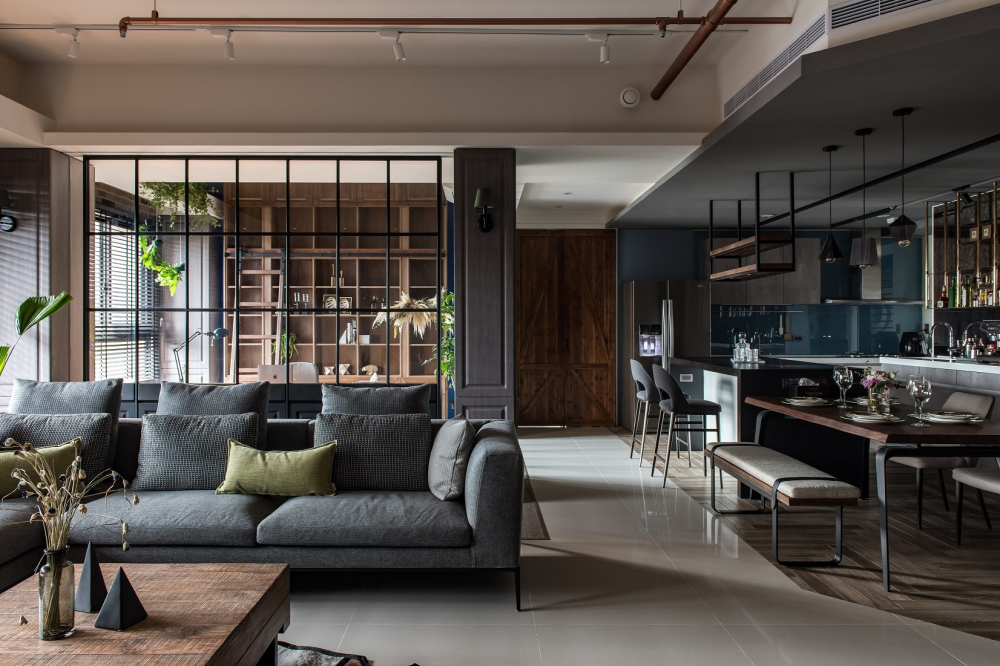 1530188281-3604559633
